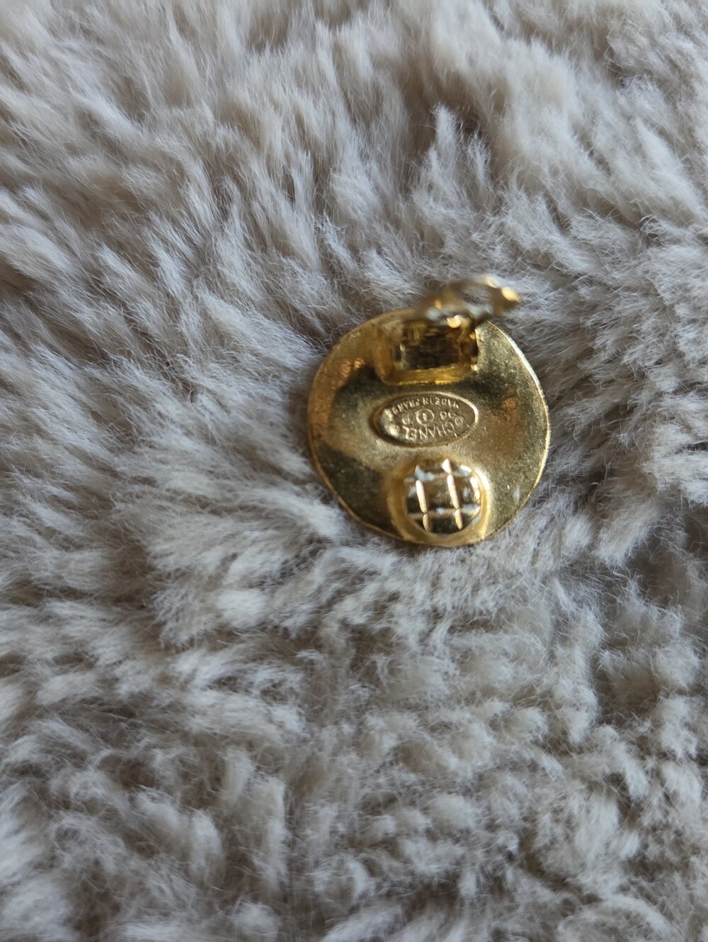Authentic Chanel Single Clipon Earring - Picture 4 of 8